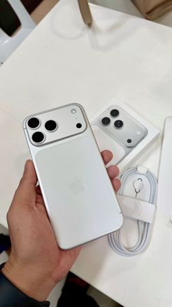 Apple iPhone 17 Pro Max  White Titanium