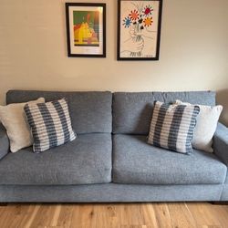Big, comfy low maintenance Sofa $399/bo
