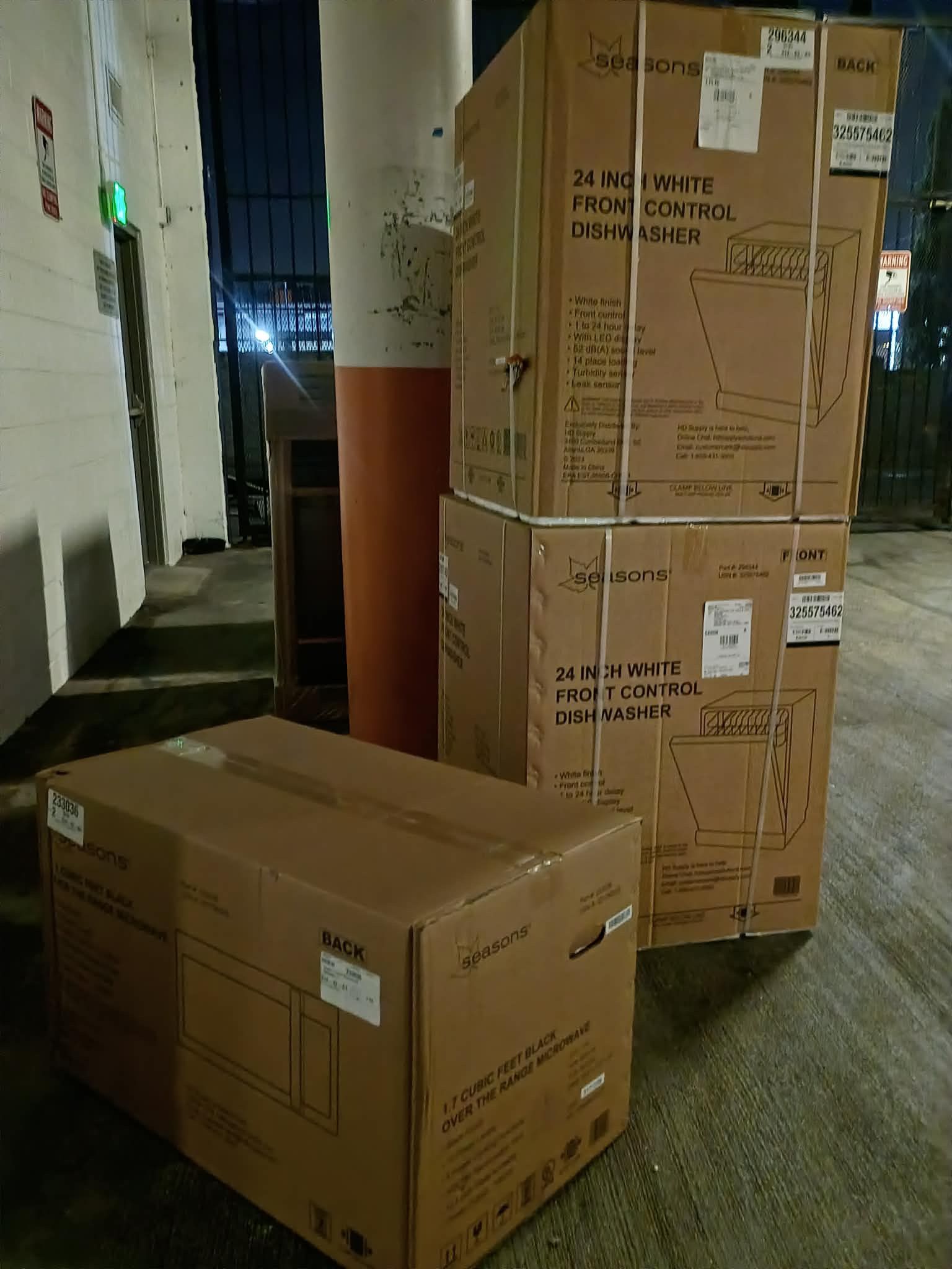 New Microwave (Black) – Still in Box