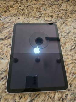 Apple - 11-inch iPad -128GB - Silver