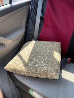 Pillow gold with tassels on the corners,