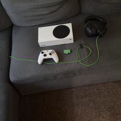 Xbox Series S And Wired Razor Headset