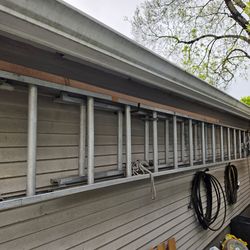 Werner aluminum two-section 25 ft extension ladder. Includes two stand offs.