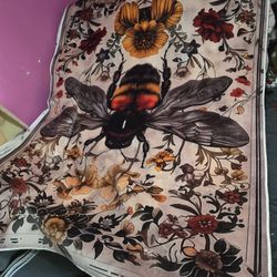 brand new 5ft by 8ft washable non slip area rug with matching rug runner 