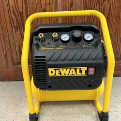 Dewalt 2.5 Gall 200 Psi Quit Compressor 