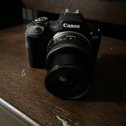 *SEND YOUR BEST OFFER* Canon -EOS R100