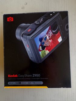 Kodak EasyShare Z950 12.0 MP Digital Camera - Black With Charger & Accessories