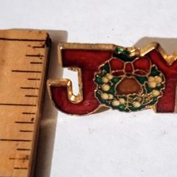 Joy Christmas Holiday Wreath Red Green Vintage Collectible Lapel Pin A-1