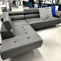 Brand New Sectional Leather Sofa / Sofa Seccional de Leather Nuevo a Estrenar …. Fast 🚚
