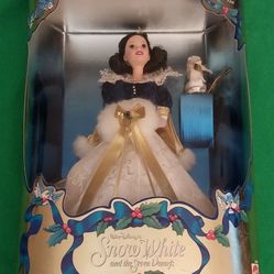 New in Box 1998 Barbie Disney Snow White Holiday Princess Doll 3rd Limited Ed.