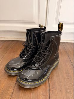 Dr Martens size 7 woman’s boots