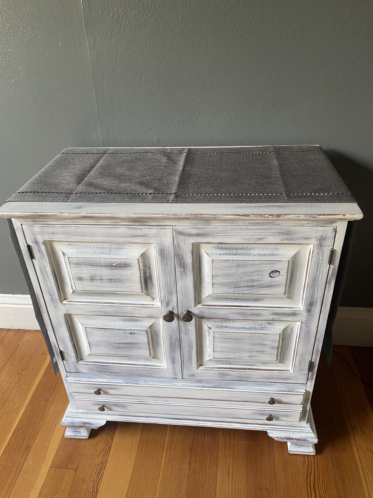 Chalk Paint/Shabby Chic cabinet