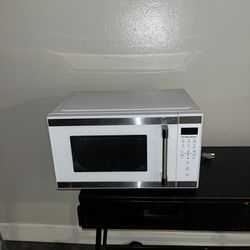 Selling Table And Microwave 