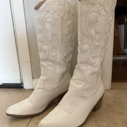 White cowgirl boots size 9.5