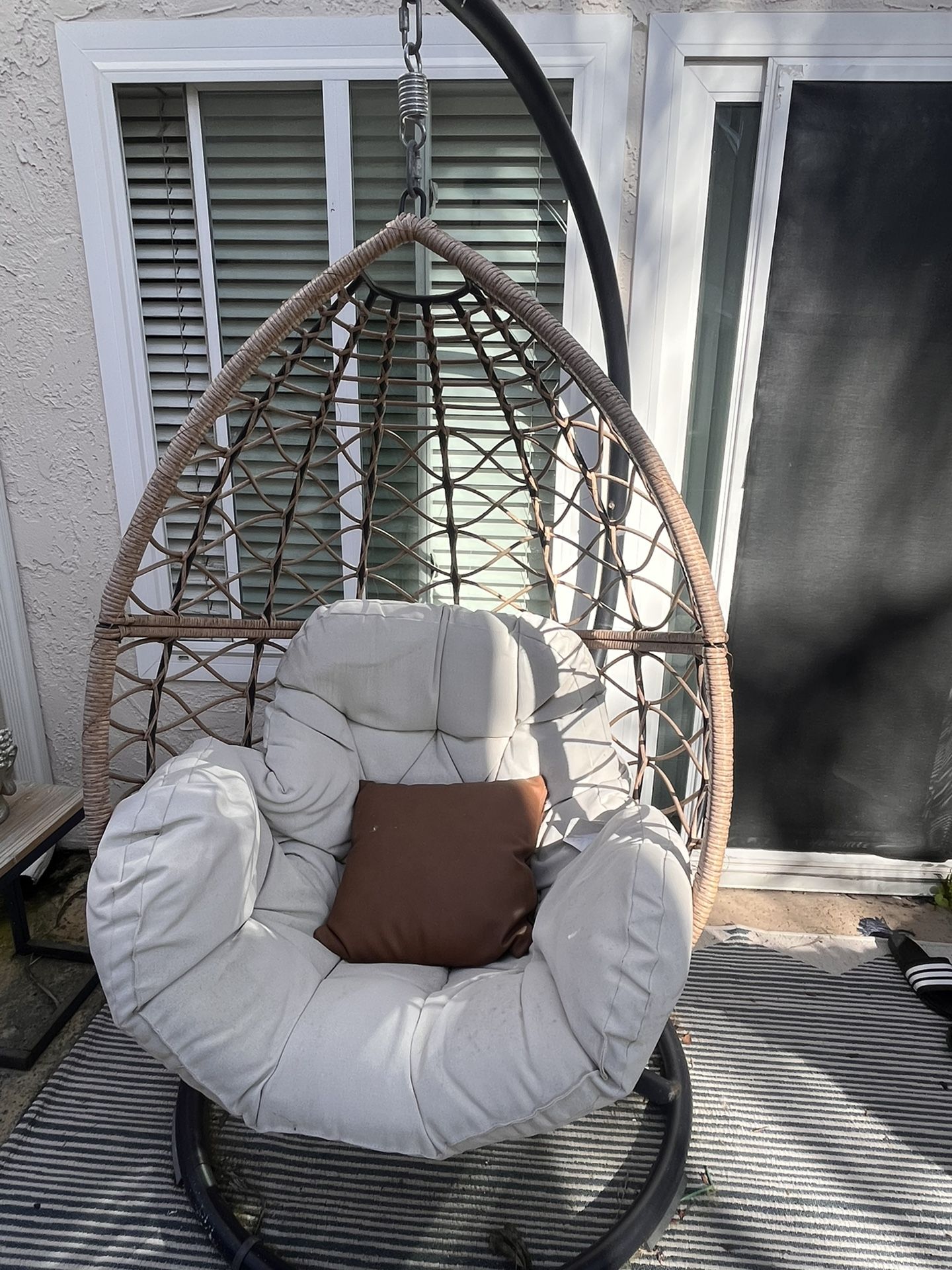 2x Hanging Patio Egg Chairs 