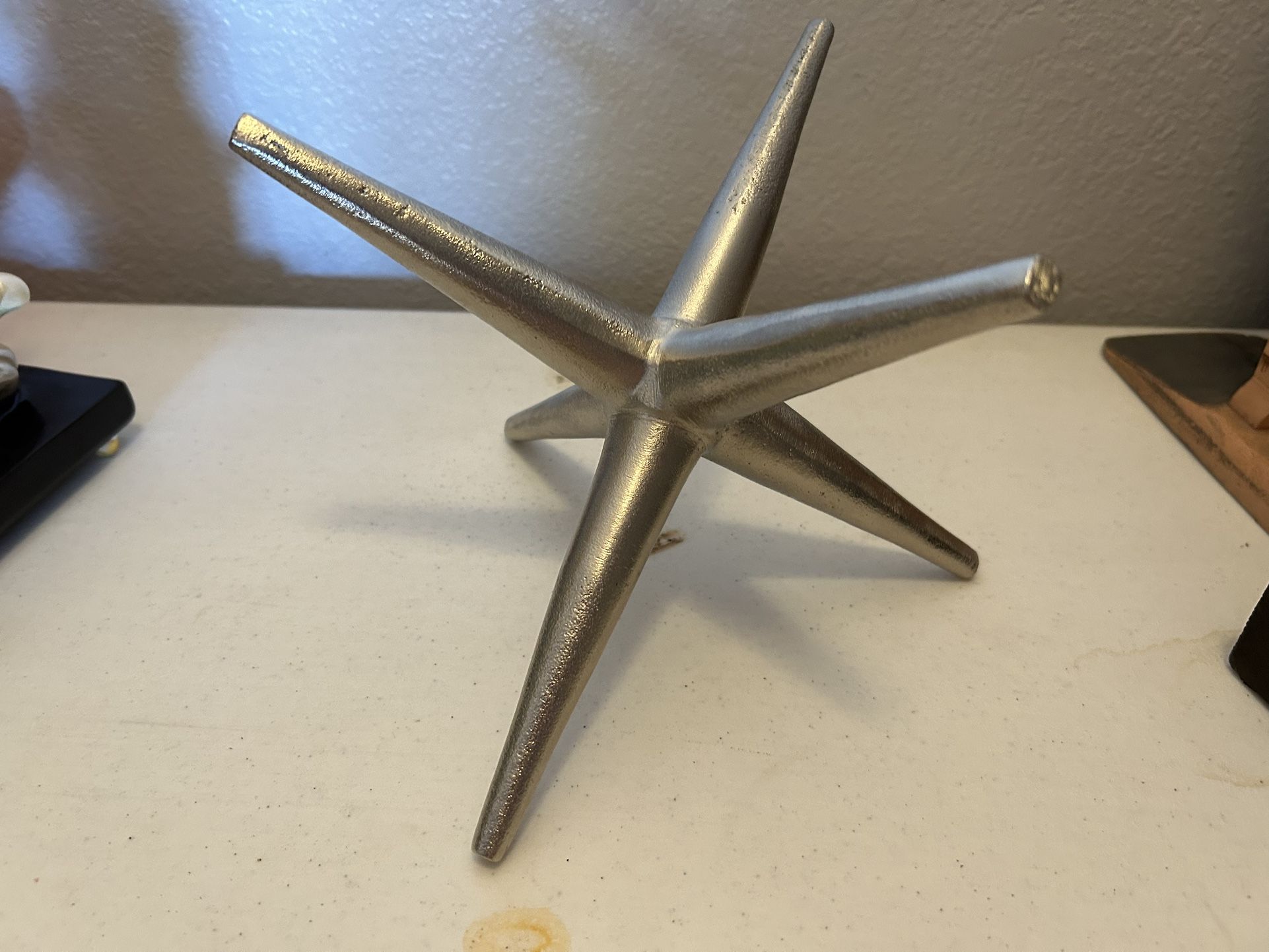 Cast Aluminum? Paper Weight Of A Star – Large