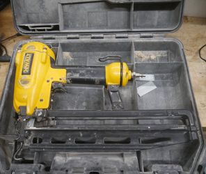 dewalt finish nailer D51256 PRE OWNED 892573-1