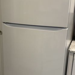 LG Like new Refrigerator 