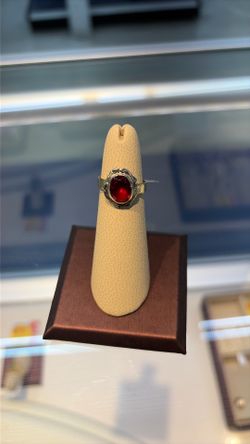 Gold ring w/ ruby gem