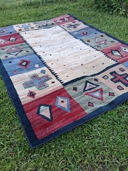 NICE LARGE 9 BY 12 AREA RUG