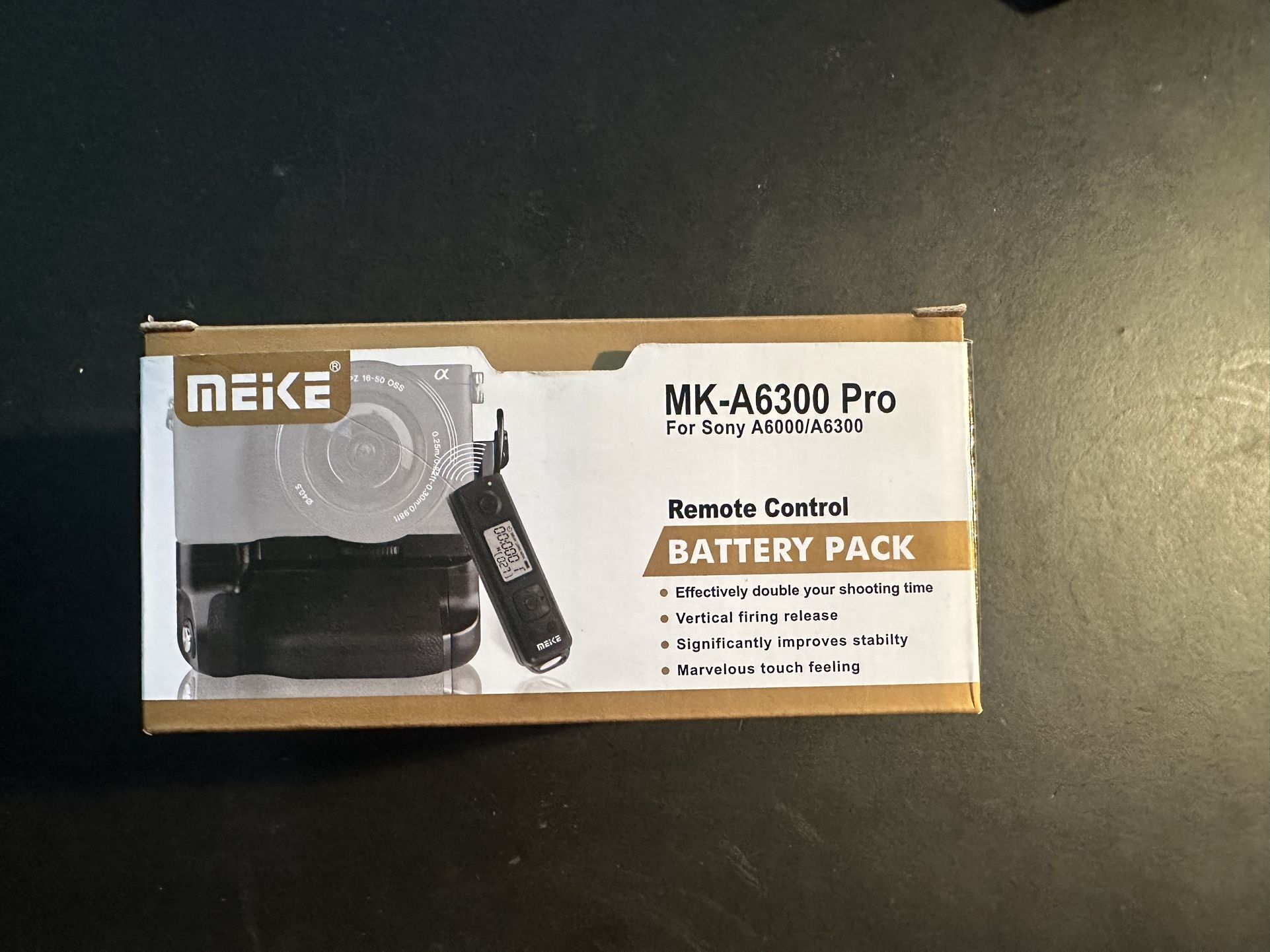 MK-A6300 Pro Vertical Shooting Grip with SmallRig Cage and Handle