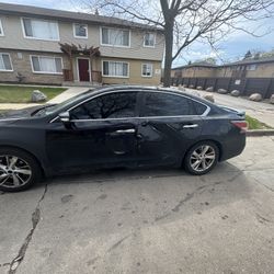 2015 Nissian Altima 130k Miles 