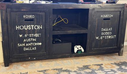 Entertainment center
