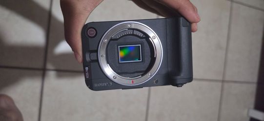 Canon r50 v