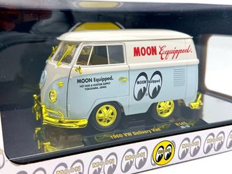 (RARE CHASE) M2 1:24 Scale Diecast Model - 1960 VW Delivery Van (Moon Equipped)