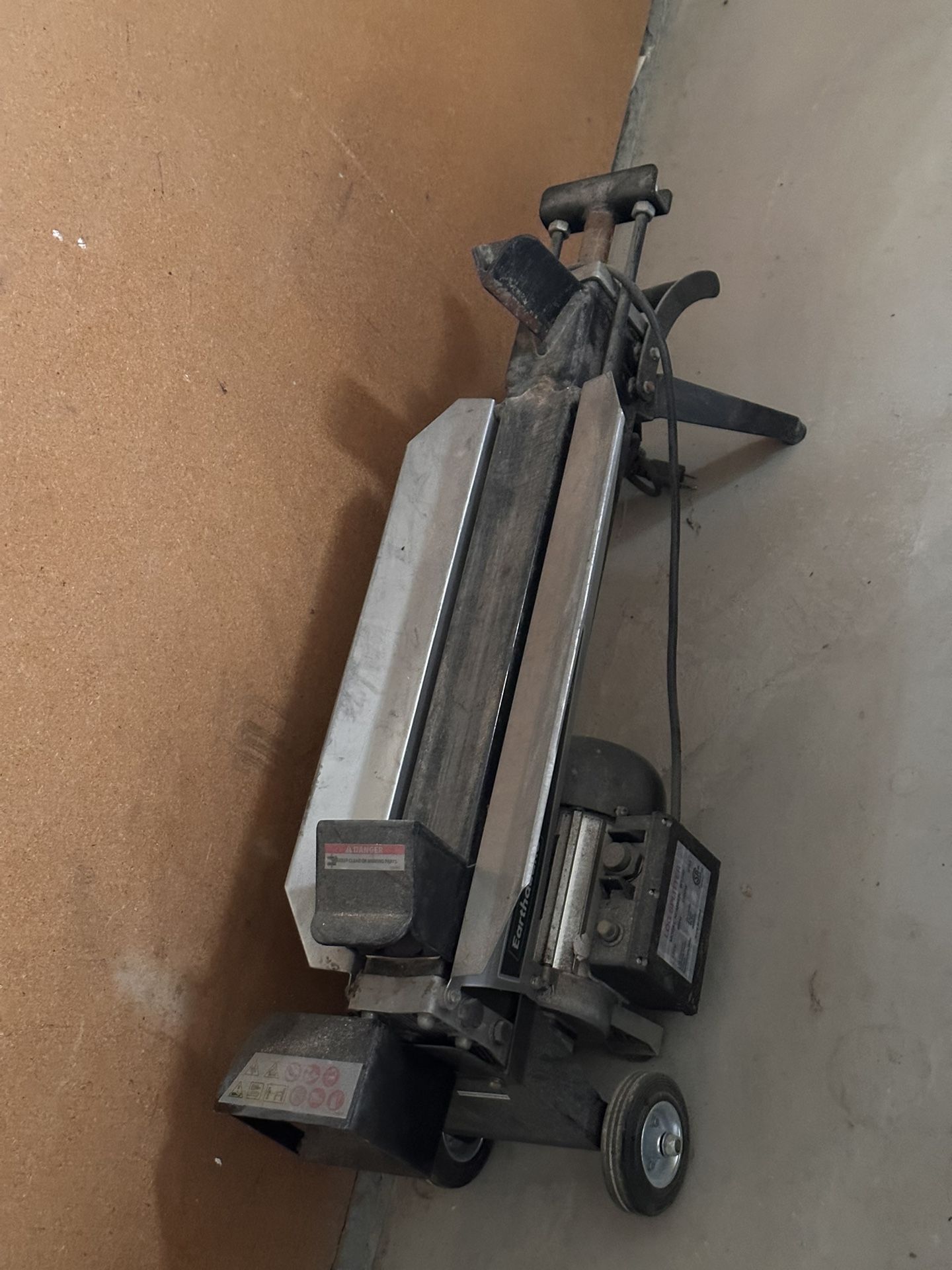 Earthquake 5 Ton Electric Log Splitter for Sale in Casper, WY - OfferUp