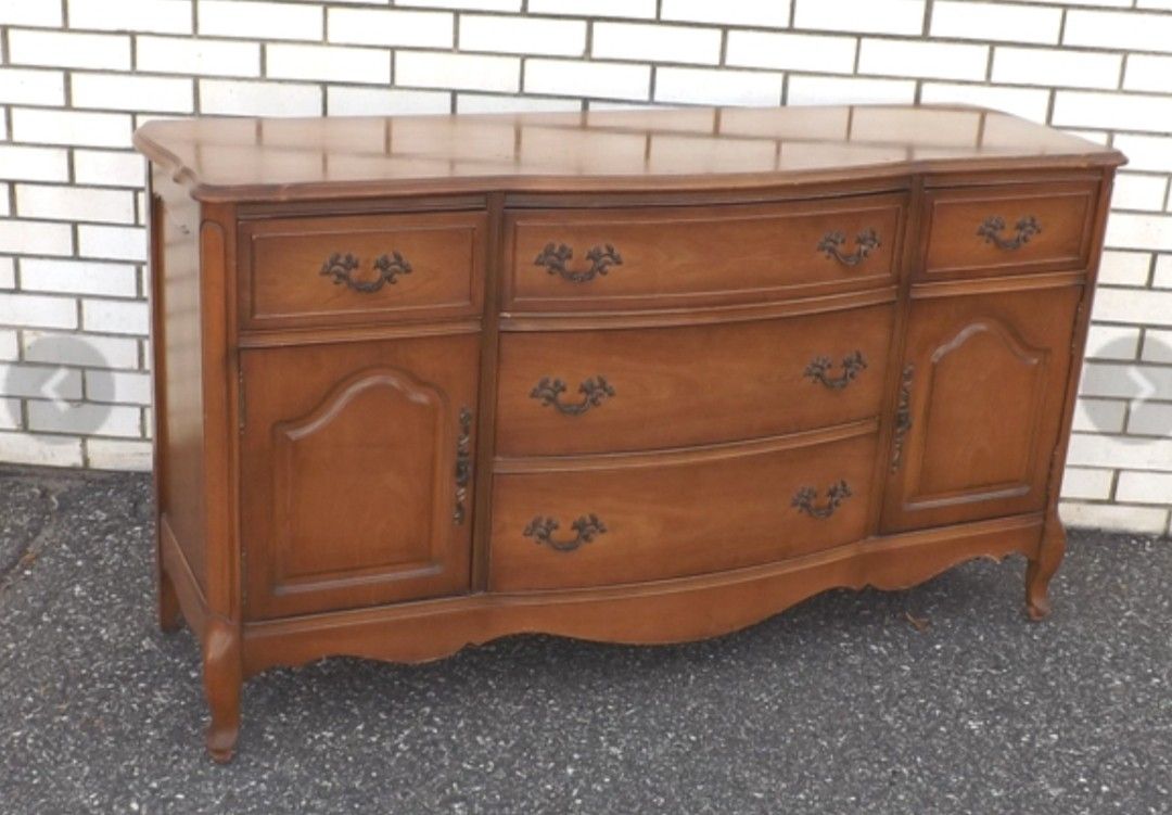 Vintage Bassett Versailles Maple French Provincial Style Buffet