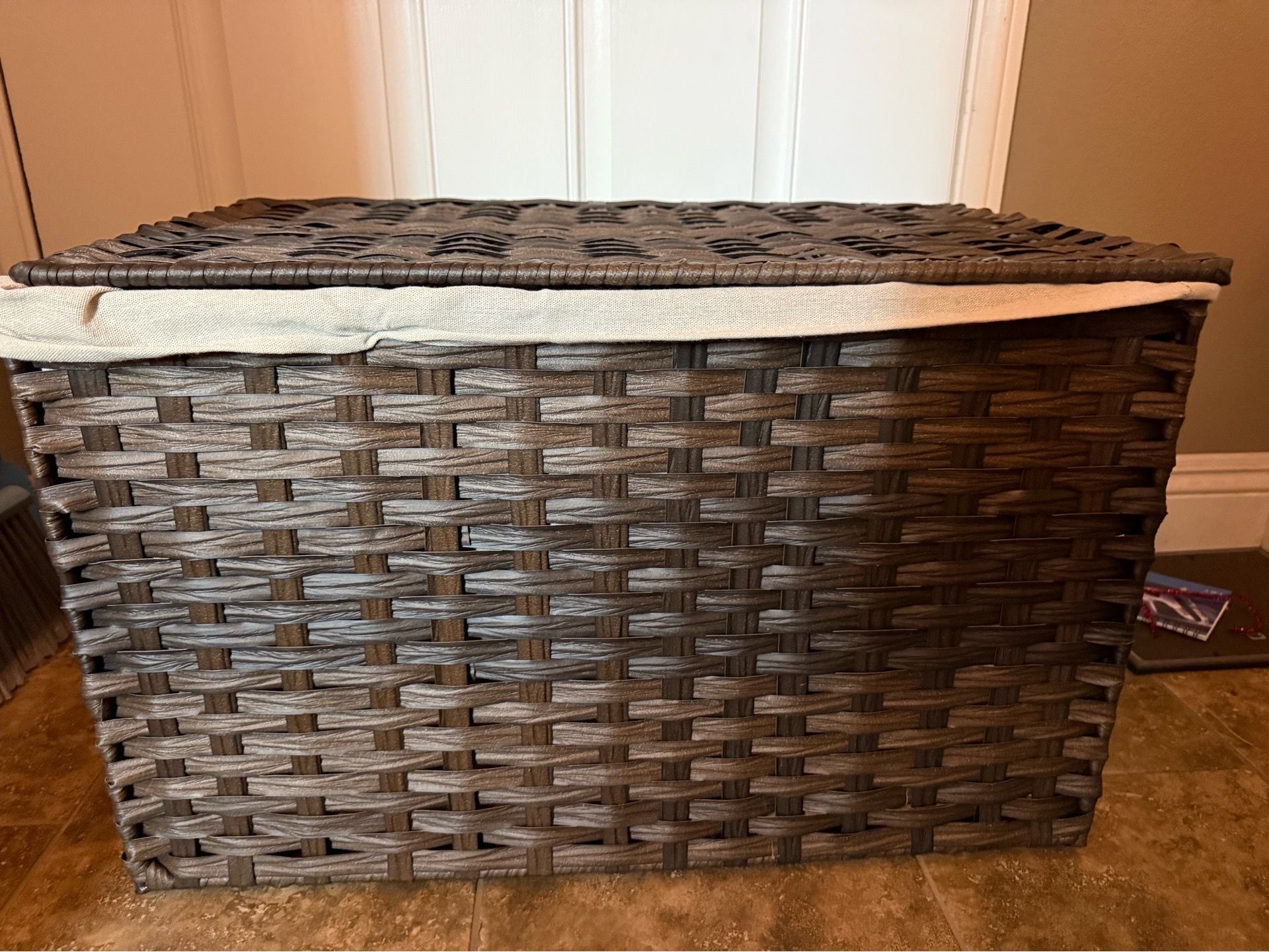 2 Large storage baskets for blankets and more
