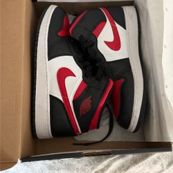 Air jordan 1 Mids black/fire red and white