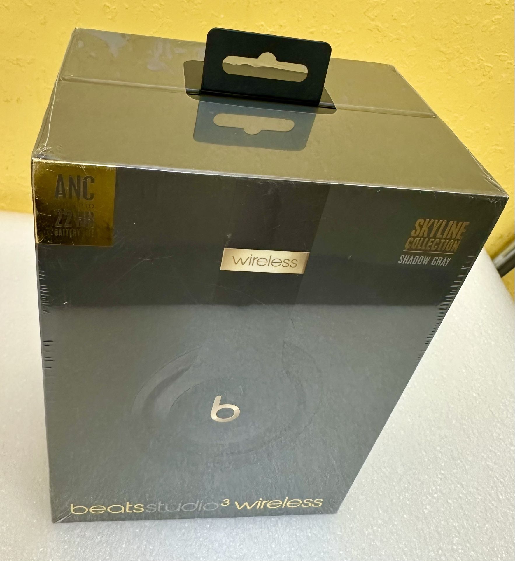 Brand new - Beats Studio3 Wireless Over-Ear Noise Cancelling Headphones - Shadow Gray