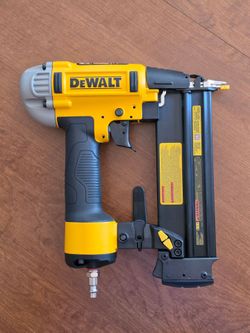 DEWALT DWFP12233 18-Gauge Brad Nailer