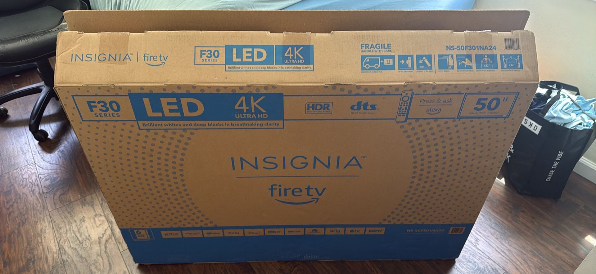 4K 50 Inch Insignia With Extendable Wall Mount