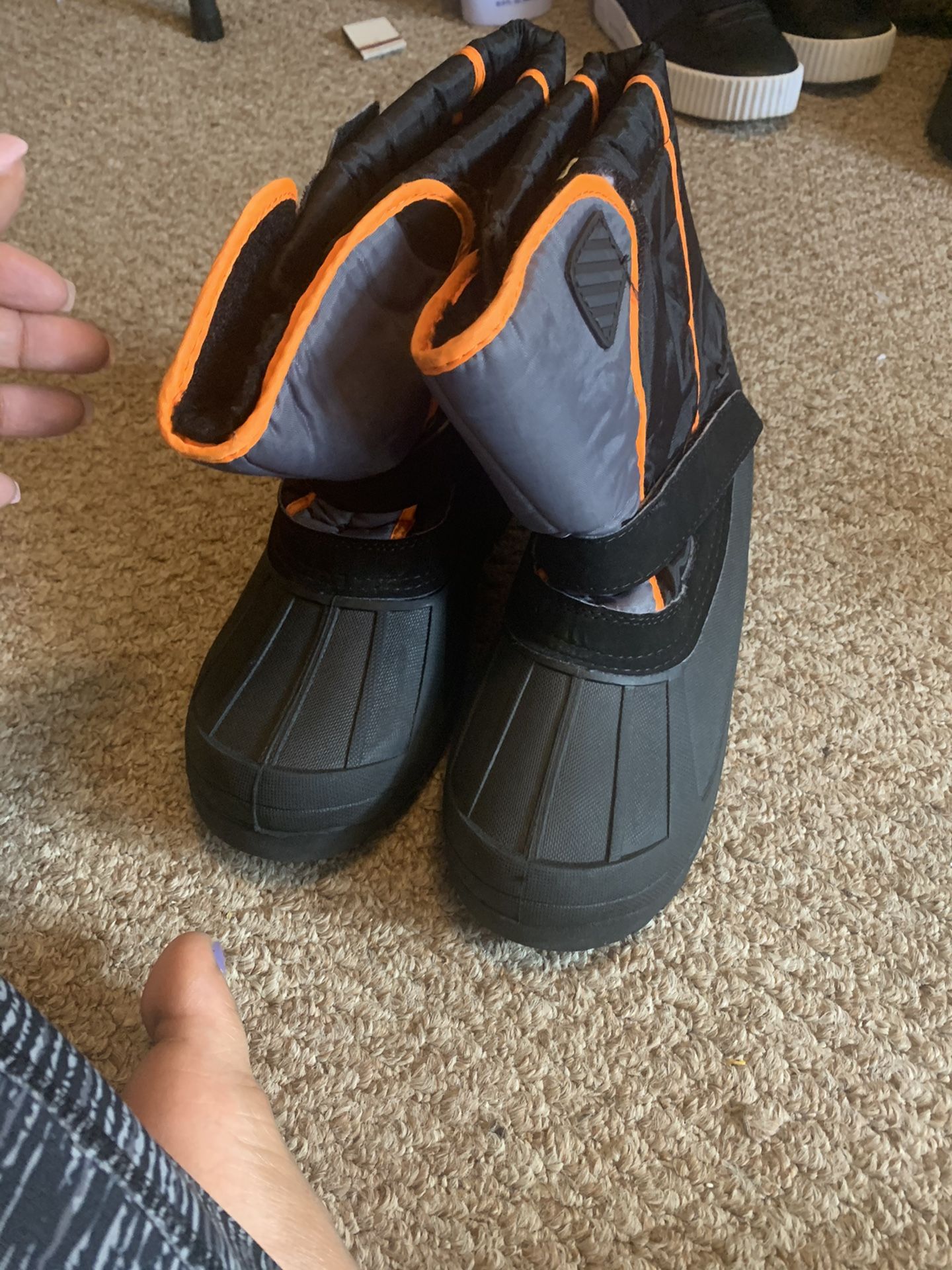 Kids size 5 snow boots