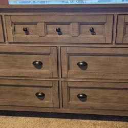 Dresser/Nightstand Set (Same Color/different light