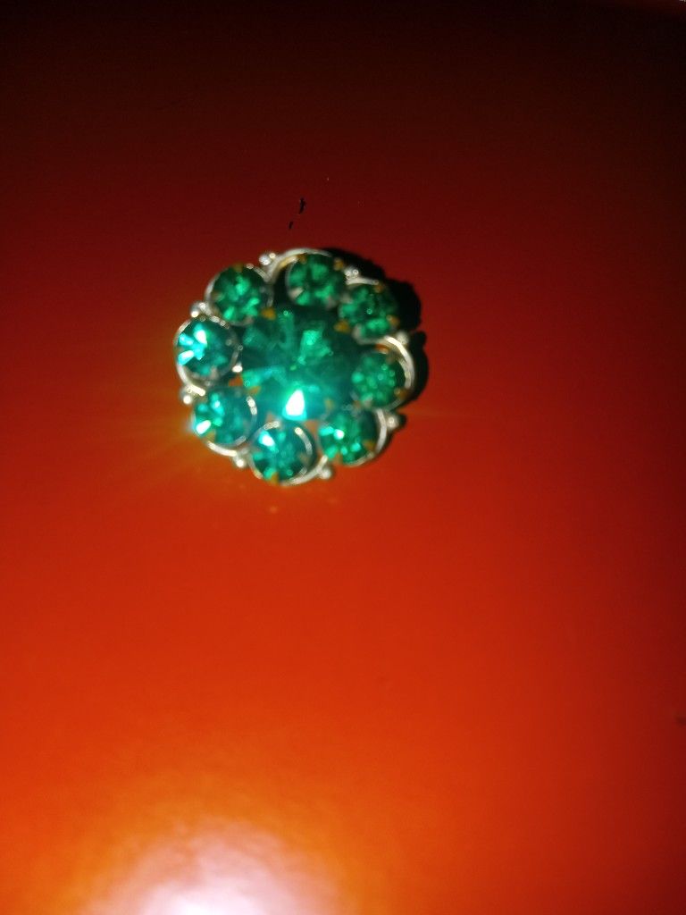 Small Vintage Brooch Emerald