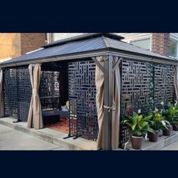 PATIO FURNITURE / DECOR - PRIVACY SCREENS