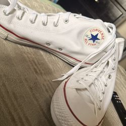  Converse Chuck Taylor All Star low-top sneakers in white canvas