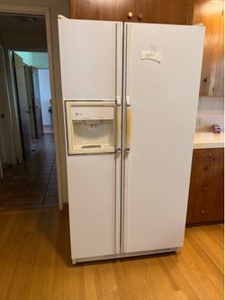 Refrigerator $100 CASH ONLY