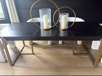 Article Oscuro Dining Table