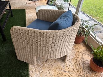 Outdoor Wicker Lounge Chair with Navy Cushion