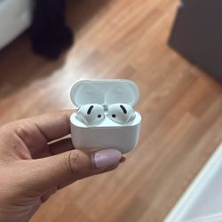 Apple Airpods with noise cancelation 