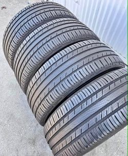 235/55/20 Michelin Selling a set of 4 tires in excellent condition 🫡