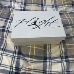 Jordan 4 Retro White Thunder Size 8