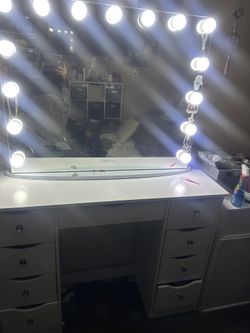 Vanity And Desk Mirror From Beauty Creation