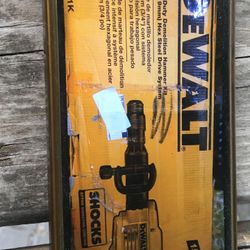 DEWALT HEAVY DUTY DEMOLITION HAMMER KIT