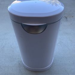 Munchkin Diaper Pail W/ Refills